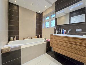 Photo 10- click for photo gallery